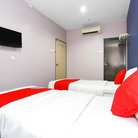 Oyo 89332 De Hotel Teluk Intan Εξωτερικό φωτογραφία