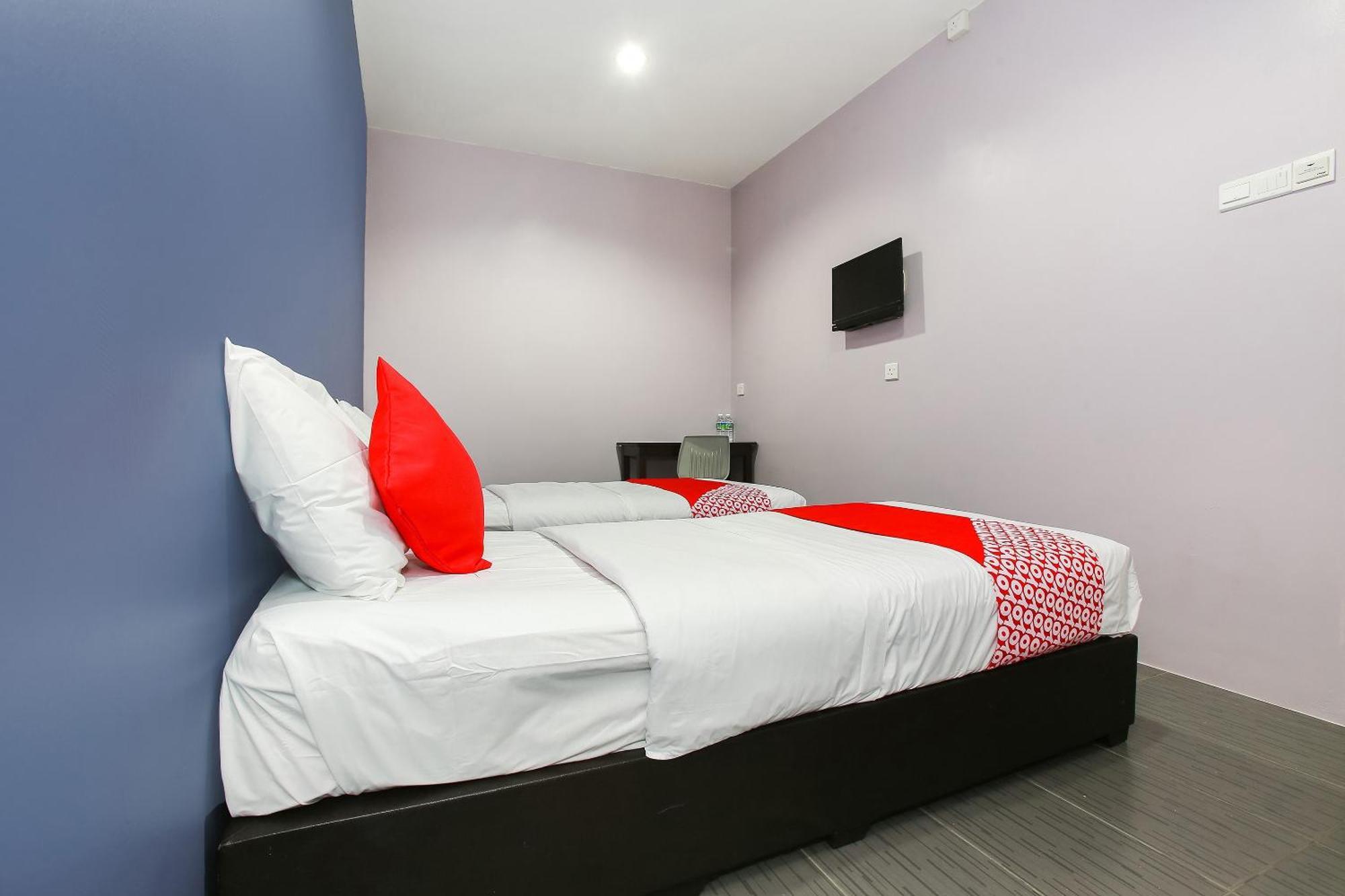 Oyo 89332 De Hotel Teluk Intan Εξωτερικό φωτογραφία