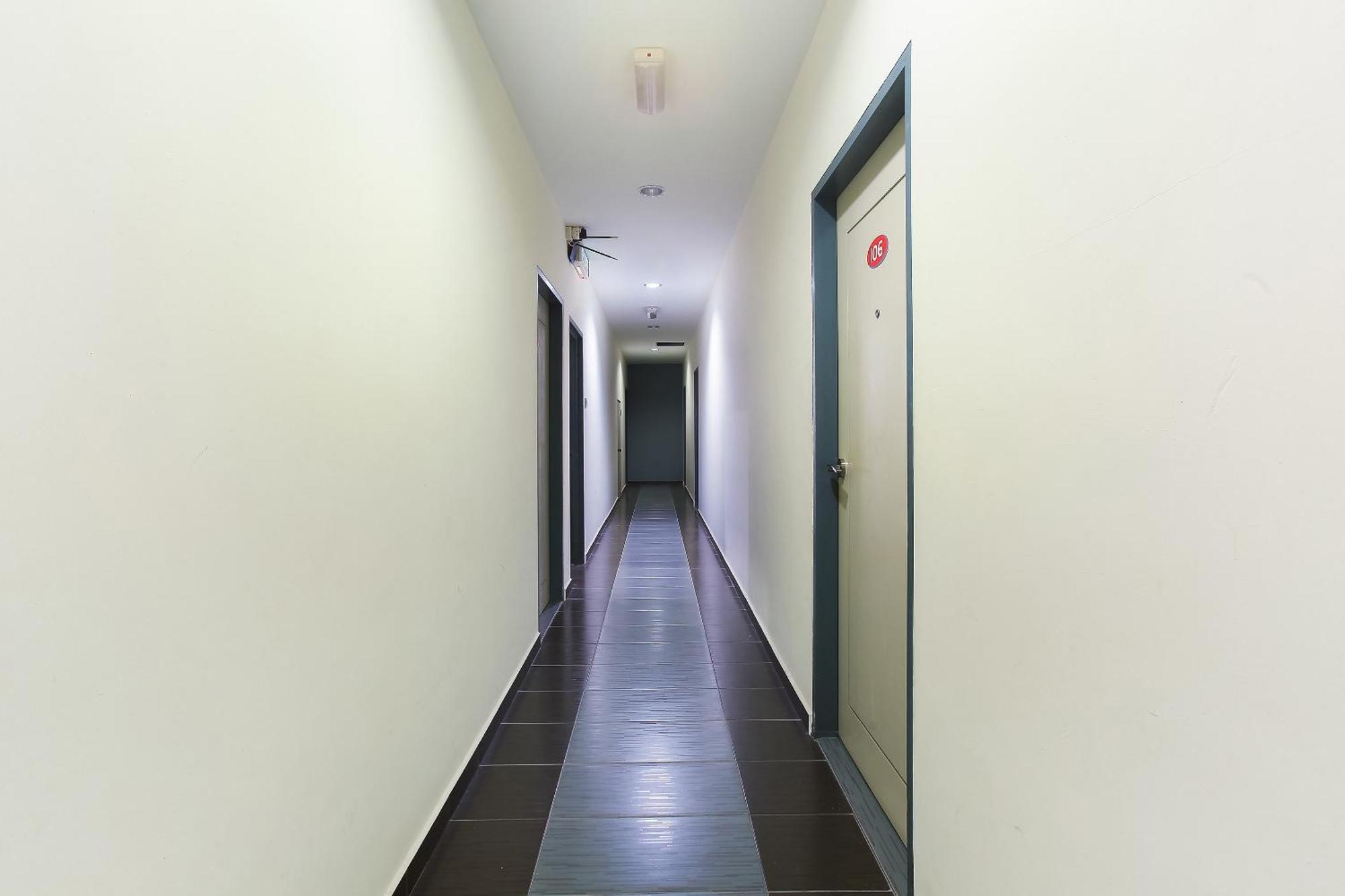 Oyo 89332 De Hotel Teluk Intan Εξωτερικό φωτογραφία